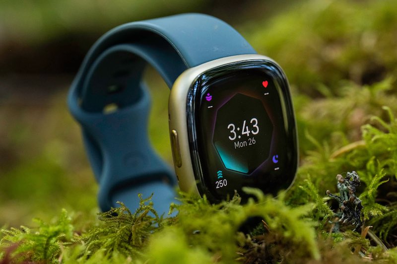 Fitbit Sense 2 out in the wild, it's a beautiful smartwatch. 